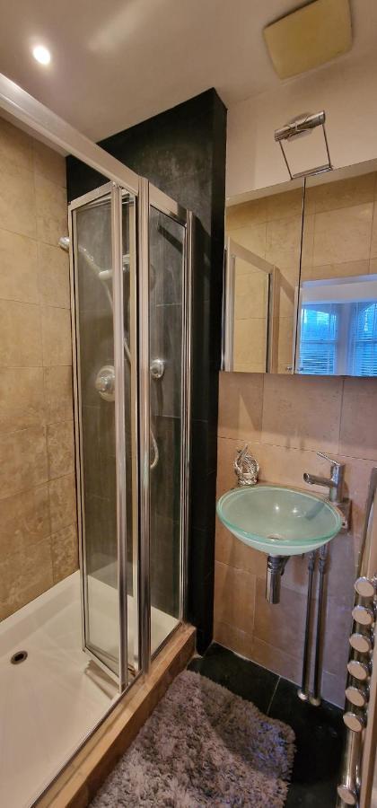 Апартаменти Action Packed Local 3Br 1 Mins Walk To Everything Лондон Екстер'єр фото